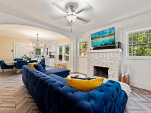 Living area - Modern Design District Home 3 King Beds Near Wynwood (Miami)