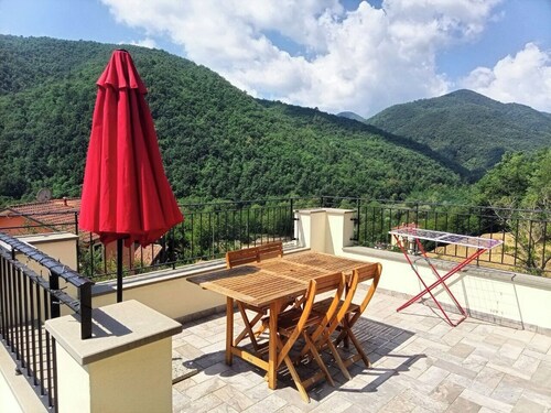 Authentic Italian farm stay near Cinque Terre, with Pool & Mountain Views