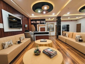 Lobby - Hotel Shiny Grand (Guwahati)
