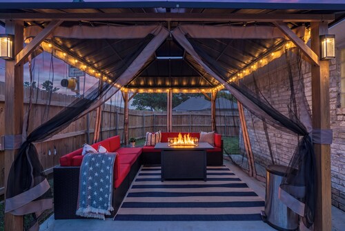 65”TV, Fire Pit, Coffee Bar, Office, 350MB WIFI