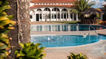 3 outdoor pools