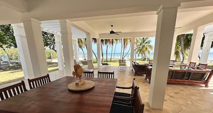 9BD 10Bath Villa near Combate Salt Flats sleeps 24, generator, cistern