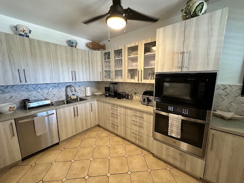 9BD 10Bath Villa near Combate Salt Flats sleeps 24, generator, cistern