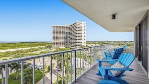 Property grounds - Remodeled Beachfront Corner Condo | Marco Island | Sleeps 6 (Marco Island)