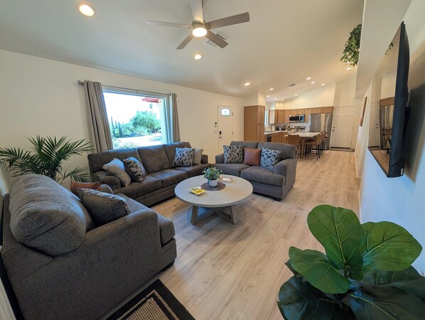 Living area - Serene 2BR Casita, Stunning Mountain Views, Minutes to Shopping & Restaurants (Oro Valley)