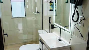 Standard Double Room Single Use | Bathroom | Soap, shampoo, toilet paper