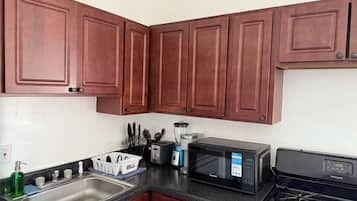 Coffee/tea maker, fridge, microwave, oven