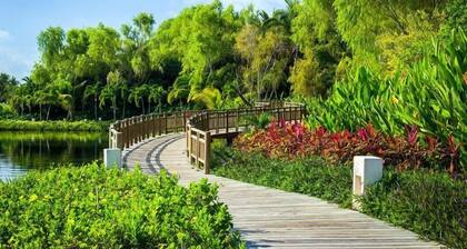 Oceanfront Grand Luxxe with Resort Amenites