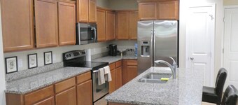 3-bedroom End-Unit Townhome in beautiful West Des Moines