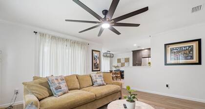 Anastasia Island Retreat - Villa A - Walk Downtown