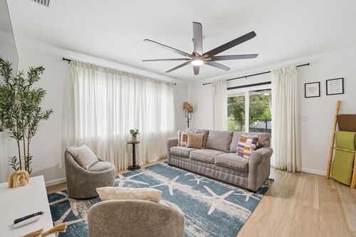 Anastasia Island Retreat - Villa A - Walk Downtown