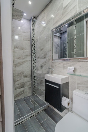 Bathroom - Room with private bathroom and terrace 3 (Medellín)
