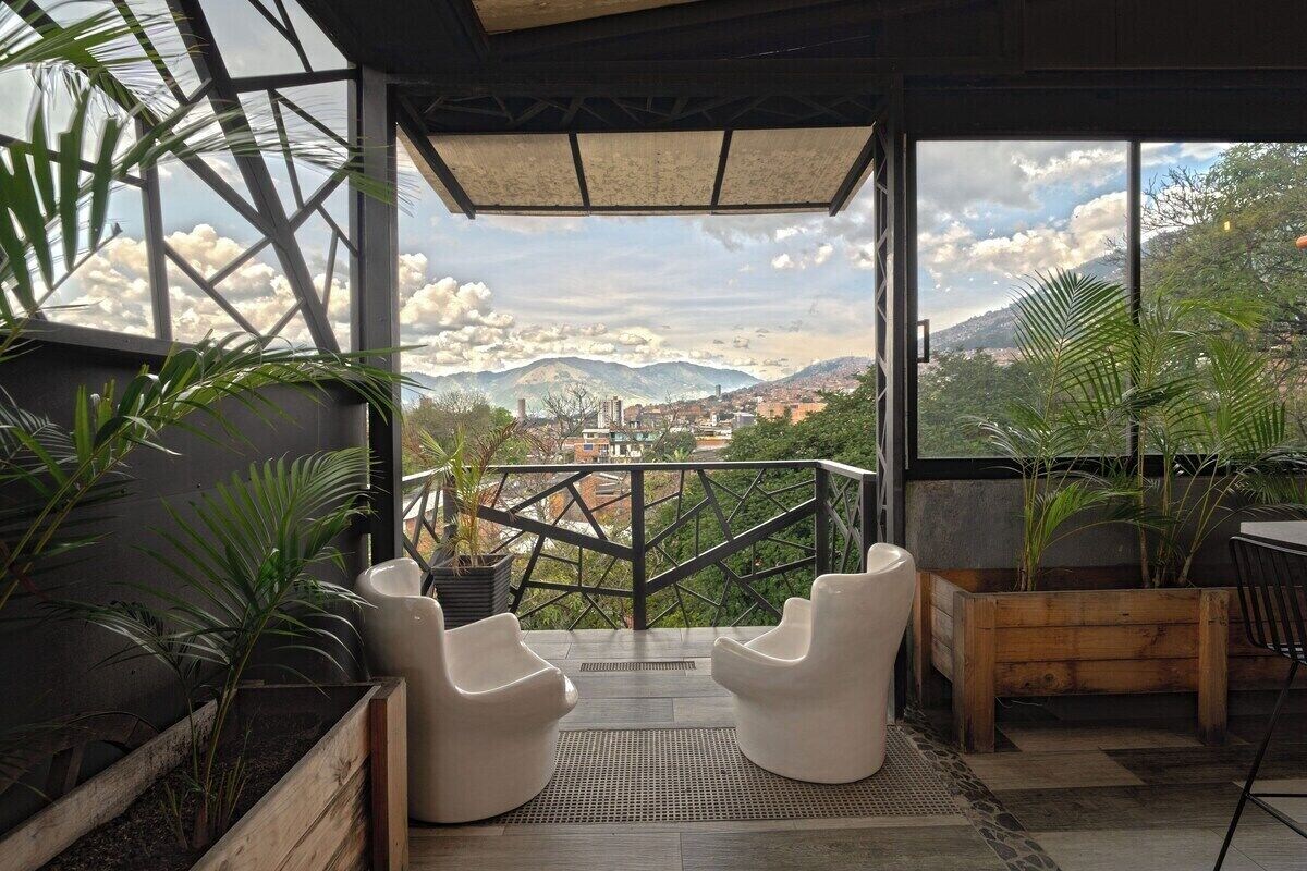Hiên