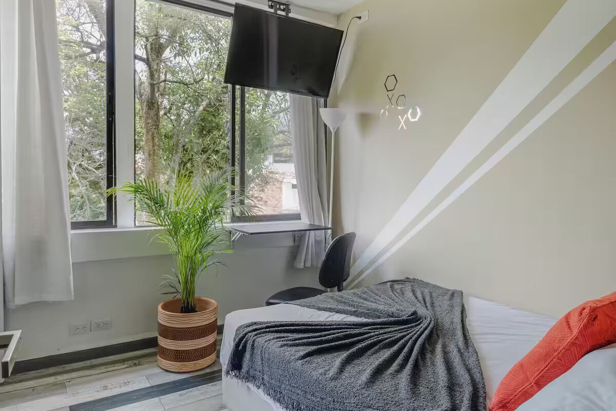 Desk, laptop workspace, WiFi (free)