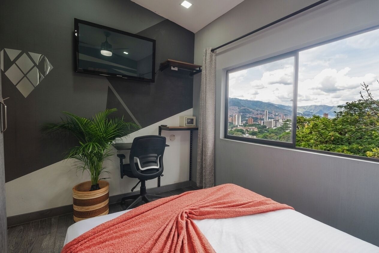 Habitación, 1 cama doble, baño privado | Escritorio, espacio para trabajar con un portátil, wifi gratis
