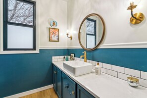 Unclassified image, 5 of 22, button - Fabulous 5-bedroom farmhouse in charming Downtown Nampa (Nampa)