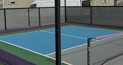 Solitaire cozy, private,safe Casino Retreat & Pickleball court
Near Winstar