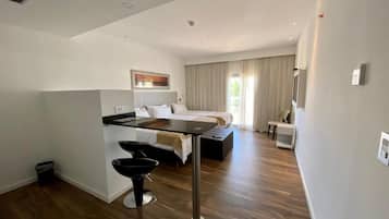 Habitación Deluxe con 1 cama doble o 2 individuales, vistas al lago