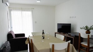 Apartment, 2 Bedrooms | Dining