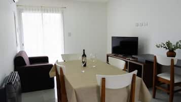 Apartamento, 2 habitaciones | Restauración