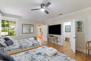 A bedroom with two beds, a TV, and a ceiling fan. - Quaint and Quiet near UF! (Gainesville)
