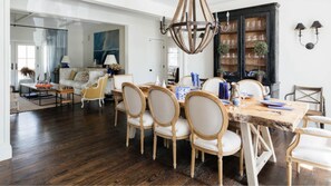 Dining - Spacious 4-bedroom house in fabulous Southampton designed by former Vogue editor (Southampton)