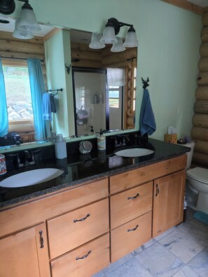 Unclassified image, 5 of 27, button - Peaceful cabin 5 mi. from Tamarack. Perfect for relaxing or outdoor adventures! (Donnelly)