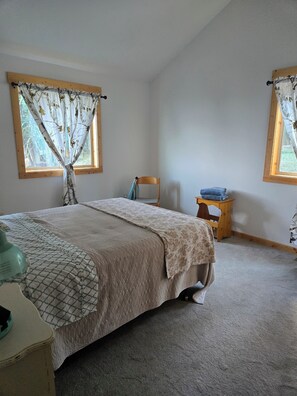 Unclassified image, 3 of 27, button - Peaceful cabin 5 mi. from Tamarack. Perfect for relaxing or outdoor adventures! (Donnelly)