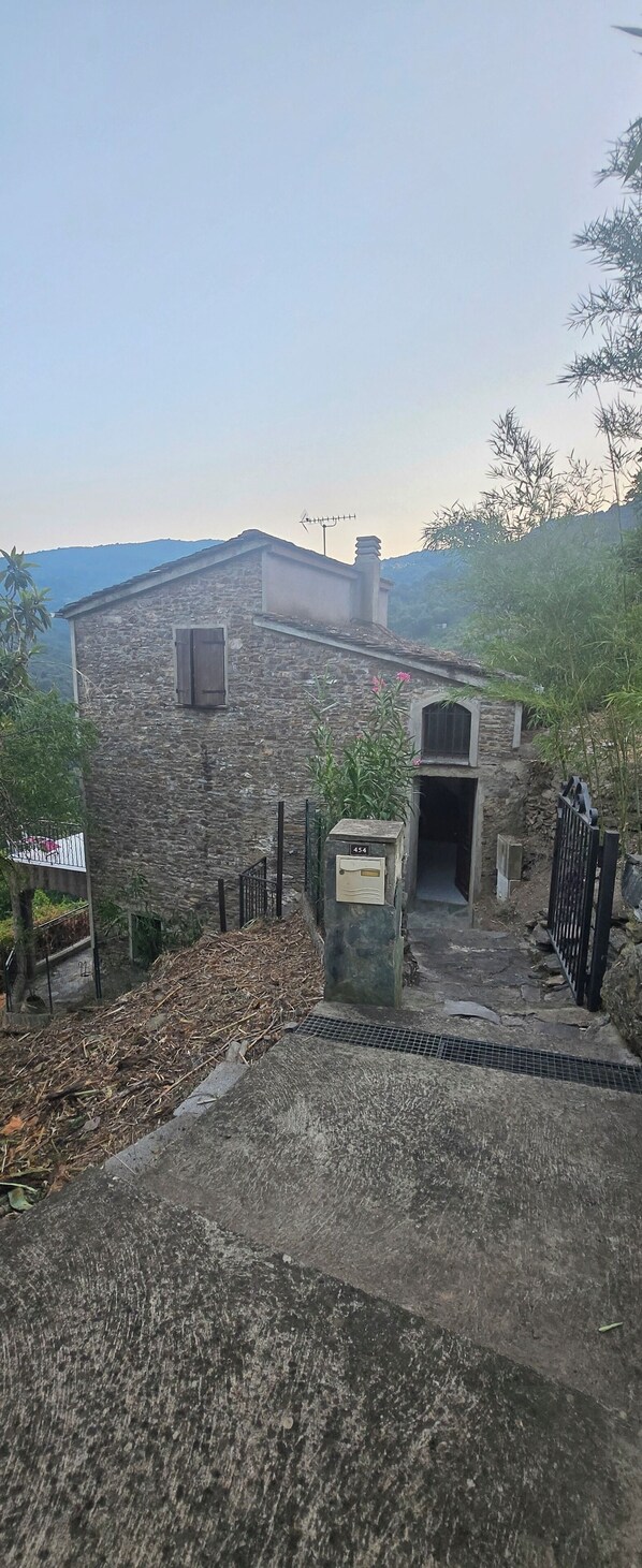 Property grounds - Charming home with breathtaking views (Taglio-Isolaccio)