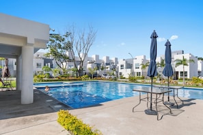 Outdoor pool - Casa Zoe Zafiro Residencial Sleeps 16 (San Vicente)