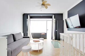 Living area - Cozy apartment near Bastille – 1 BR / Sleeps 4 (Paris)