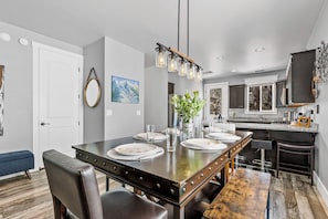 Dining - 2 Suite to be good! Escape to the Mountains! (Flagstaff)