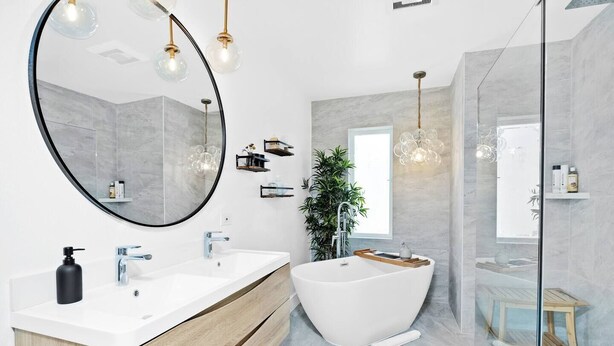 Hair dryer, towels, soap, shampoo - A Private Guesthouse Studio – The Otter (Napa)
