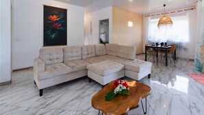 Unclassified image, 4 of 16, button - Tropical Moorea Escape, 3BR, A/C, Strong WiFi & Mountain Views (Moorea-Maiao)