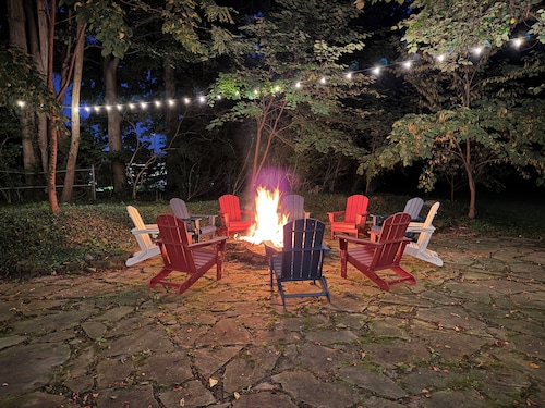 Historic 1780 Joseph Abell House Renovated 5BR Retreat with Firepit, Grill & ...