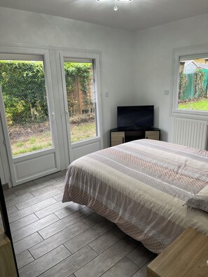 Room - Single-story house with a garden and garage in Dieppe. (Dieppe)