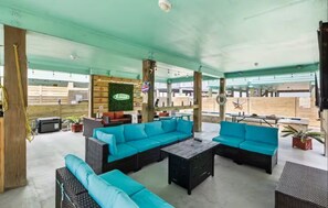 Unclassified image, 3 of 29, button - Fabulous 4-Bedroom House with Private Pool & Lounge Area in Port Aransas (Port Aransas)