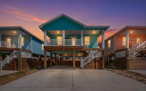 Exterior - Heated Pool Open All Year | 4BR Sleeps 10 | Firepit, Games & Fenced Yard (Port Aransas)