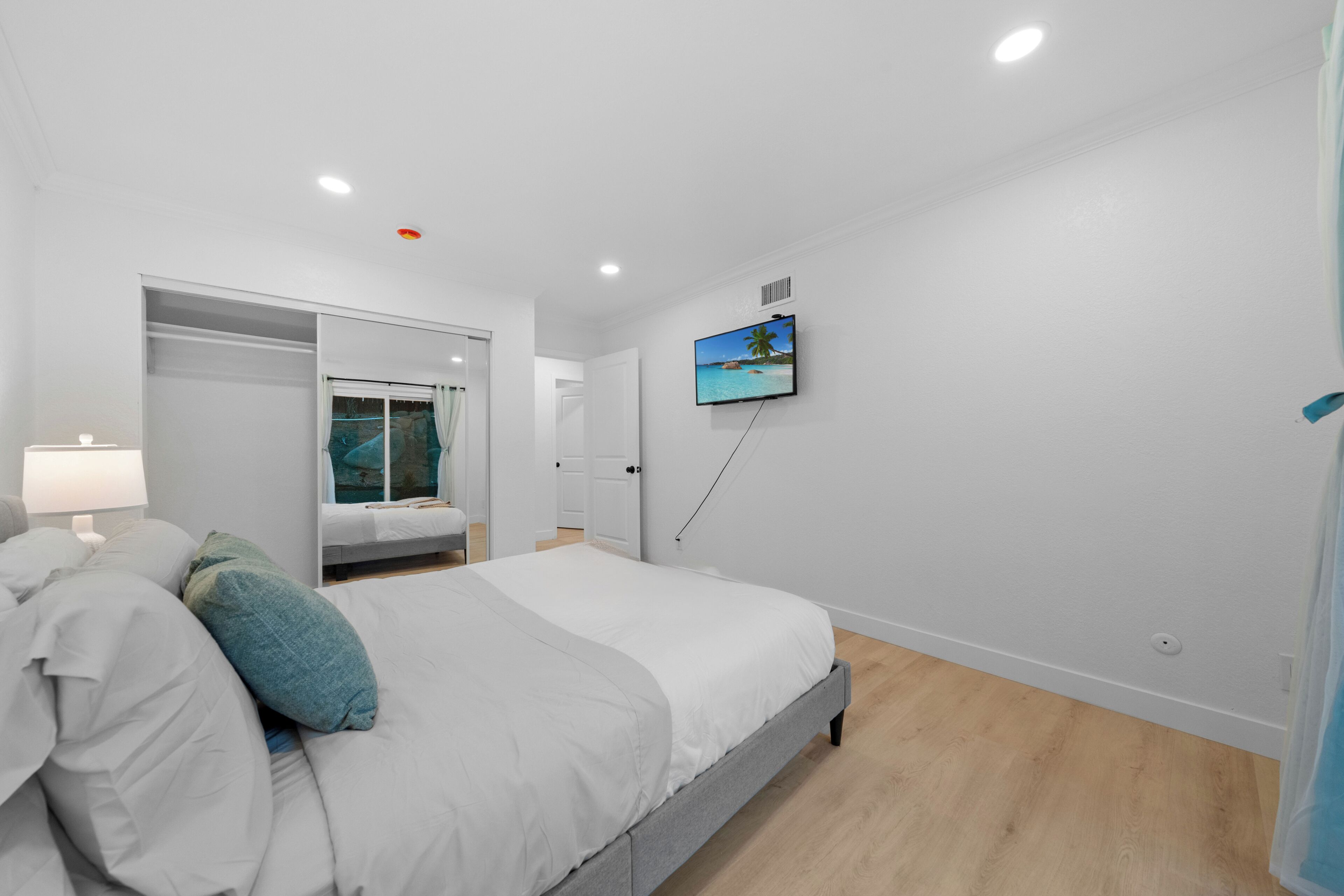 Desk, iron/ironing board, WiFi (free), bed sheets