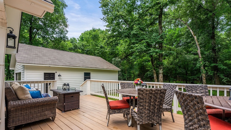 Creekside Cottage