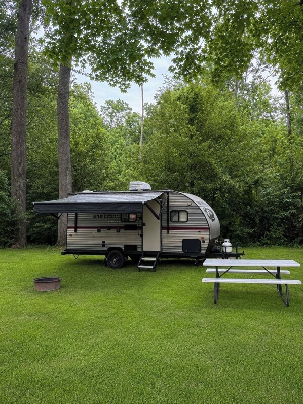 Outdoor dining - Escape to South Haven ~ We offer the best of both worlds (South Haven)