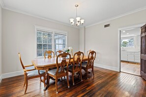 Dining - Historic 1935 Charmin Retreat 4BR Near Devil’s Den and Cedar Lake (Williston)