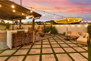 Outdoor dining - NEW • 5BR • Heated Pool • Golf • Fire Pit • Games (Glendale)