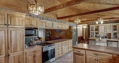 Brainerd Waterfront Lake Retreat Sleeps 18
Hot Tub, Sand Beach, Great Fish