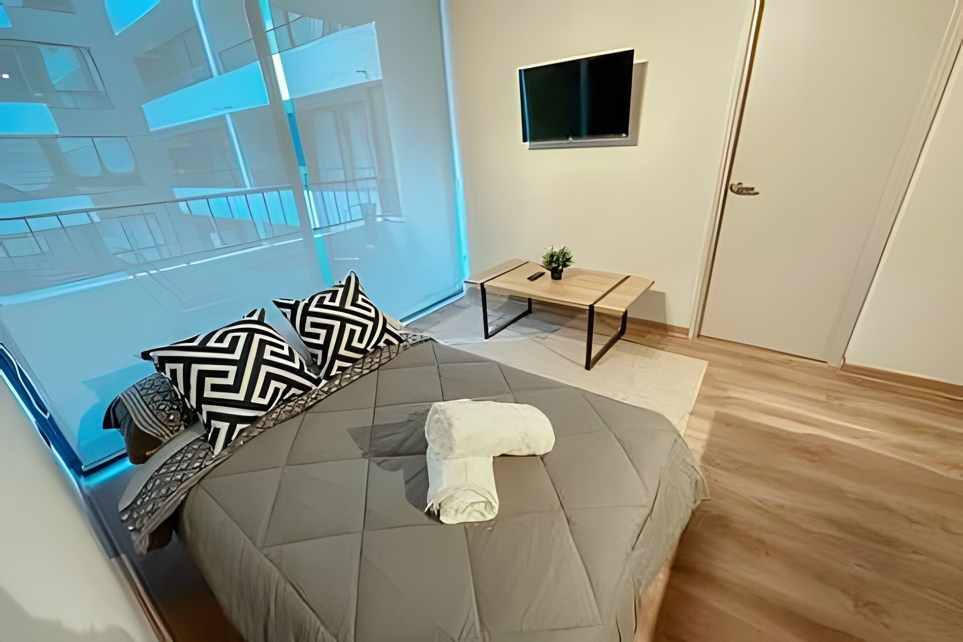Iron/ironing board, internet, bed sheets