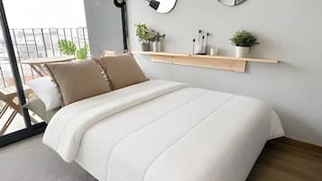Iron/ironing board, bed sheets