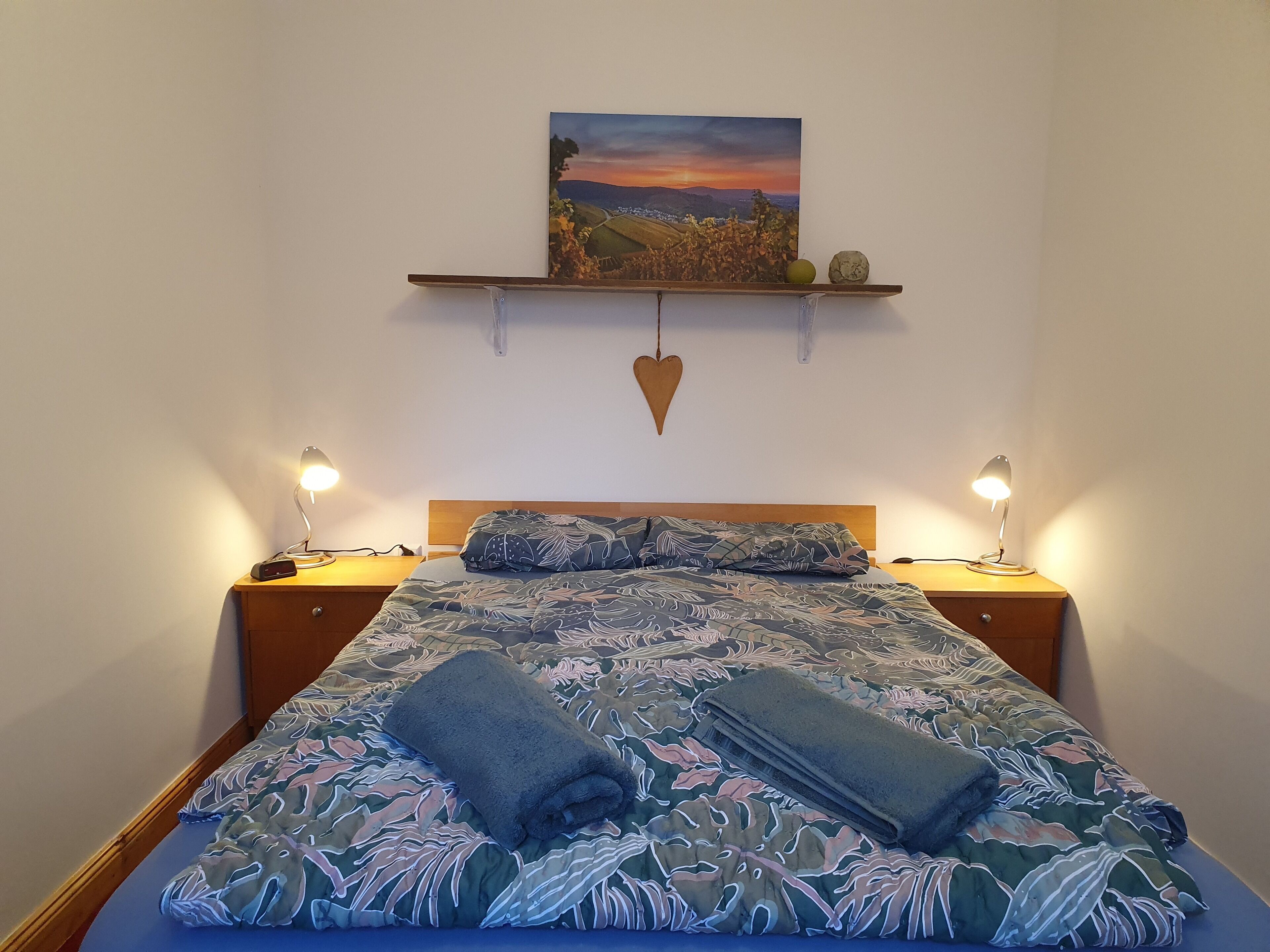 Schreibtisch, Bügeleisen/Bügelbrett, Reisekinderbett, kostenloses WLAN