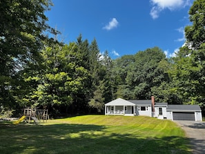 Exterior - Riverton Retreat Entire Home Farmington River (Colebrook)