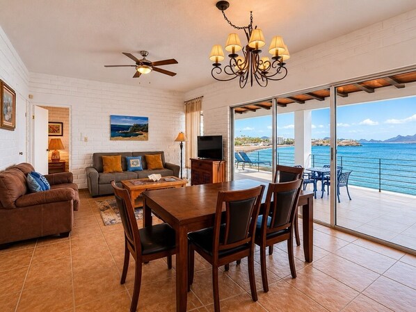 Living area - Private infinity pool & Jacuzzi 4BR Oceanfront (San Carlos)