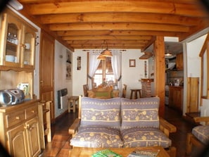Superior Apartment, Patio, City View | Living area - Cabañas Aitue (San Martín de los Andes)